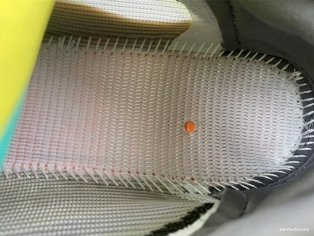 V3 Adidas 700 ID1674 Salt Fade Yeezy 0810